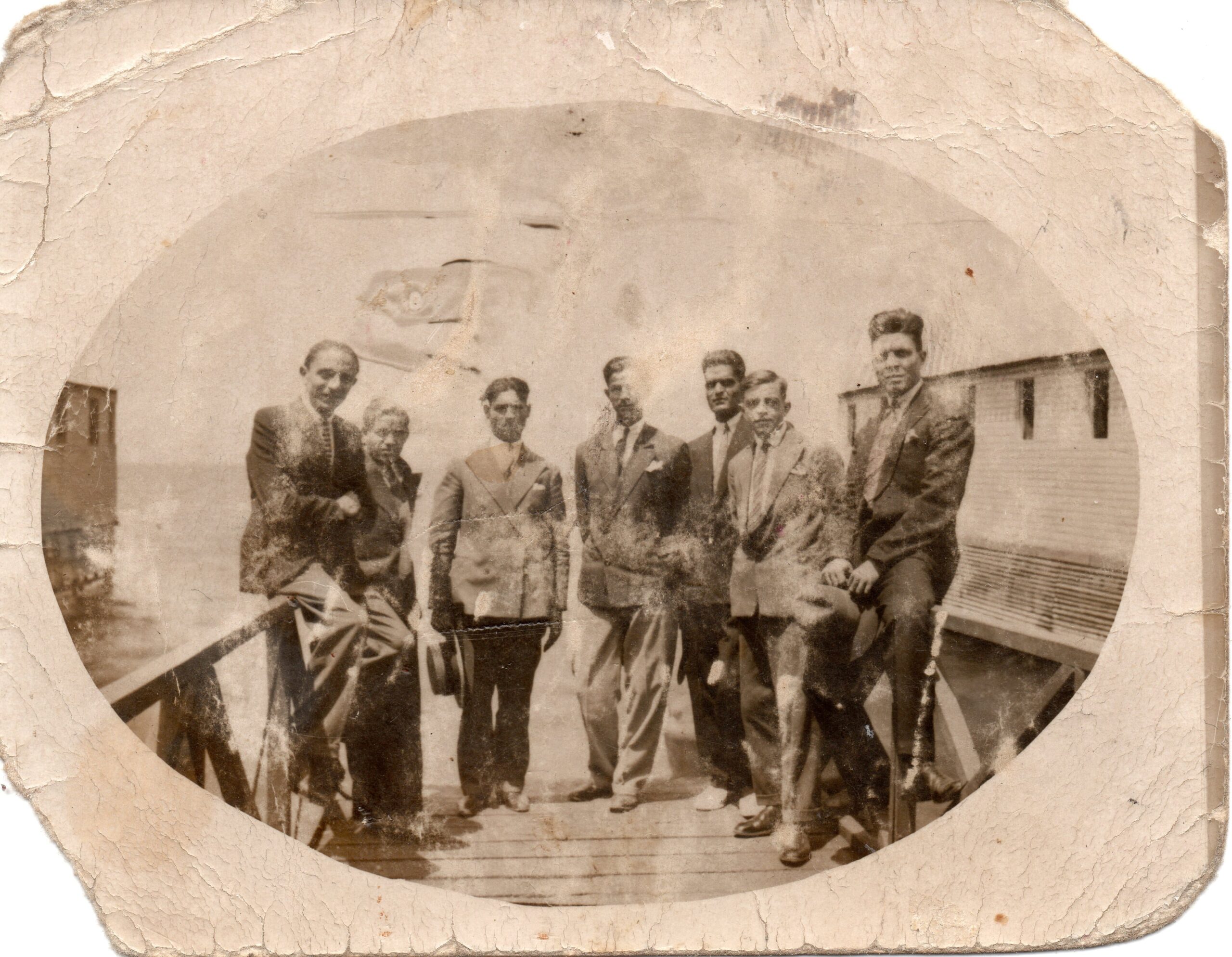 Groupe d’amis sur le port de Salonique